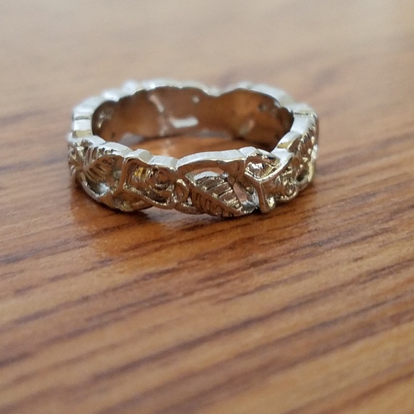 4/$12 NWOT Women's Size 6.5-7 Silver Floral Ring - Picture 6 of 9
